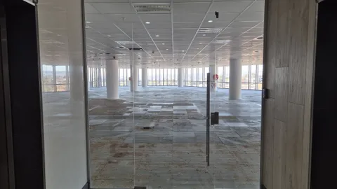 102 Rivonia Road, Sandton has a 1398m² Office Space Available To Let (14)